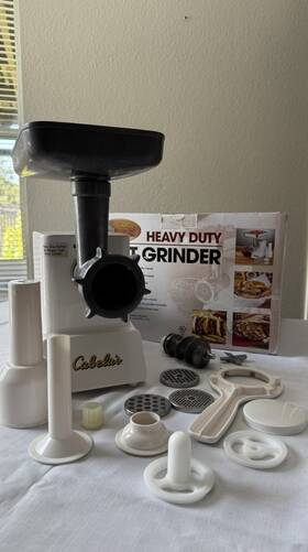 E233086 Cabelas Meat Grinder Electric Used