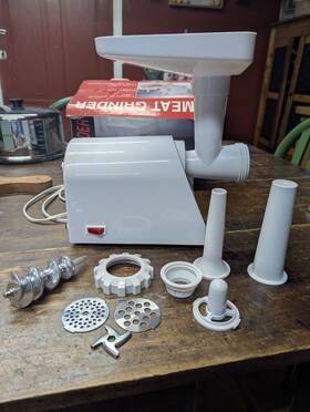 Electric Meat Grinder 9789a White 250w Euc Tested Works