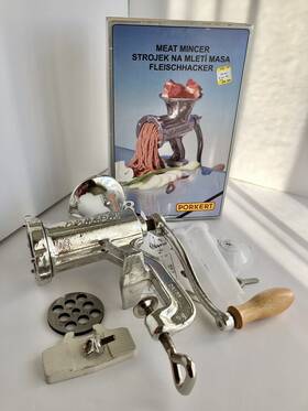 Porkert 834742009829 #8 Manual Grinder Meat Mincer Czech-made Chrome Coated Cast Iron In Box