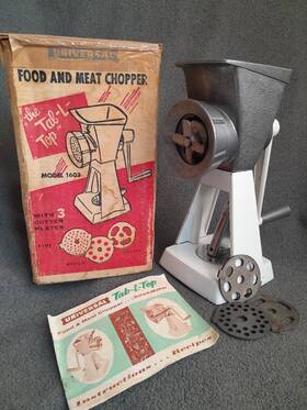 1603 Universal Vintage Tab-l-top Manual Meat/food Grinder #1603 3 Blades Box