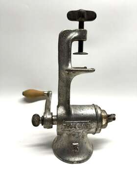 D-4741 Universal Vintage Food Meat Grinder Kitchen Tool Hand Crank Mill #2