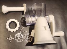 Us7207510b2 Wong Manual Meat Grinder With Suction Base
