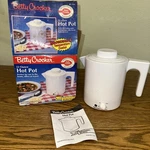 Vintage Betty Crocker 32 Oz. Hot Pot #BC-1762 Adjustable Thermostat. Fixed Price $18.99.