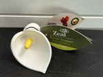 New Zeal Kitchen Innovations White Calla Lily Wine Stopper Silicone Barware. Fixed Price $14.99.