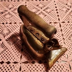 Universal Electric Style Iron E7709 (no Cord). Fixed Price $5.00.