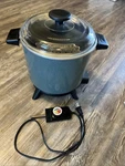 Vintage Dazey 6-QUART Chef's Pot Deep Fryer Slow Cooker Model DTC-1 Black. Fixed Price $28.00.