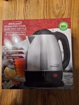 Brentwood KT-1770 Stainless Steel Electric Cordless Tea Kettle New!!. Fixed Price $29.49.