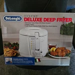 Delonghi Cool Touch Deluxe Deep Fryer 2.2LB New. Fixed Price $95.00.
